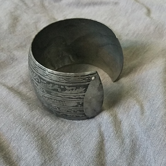 🌹 2 for $5 Silver cuff - Picture 3 of 4